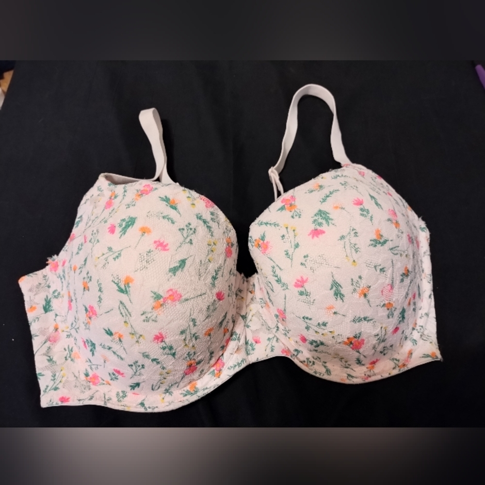 No Boundaries Wired 3 Prong Bra Size 40 DD Pink Floral Pattern Soft Lace Details
